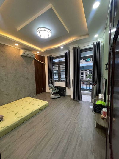 Cho thuê 2 phòng trong nhà nguyên căn