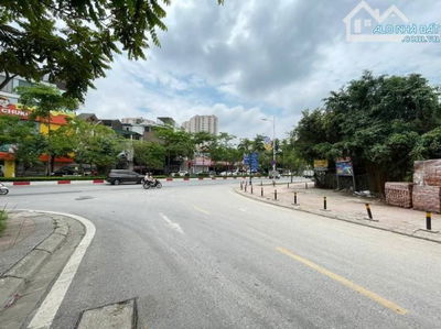 Nhà 5 Tầng Cổ Linh Long Biên DT.34m MT.5M Giá Nhỉnh 5 Tỷ Nhà Ngõ Nông Gần AEON