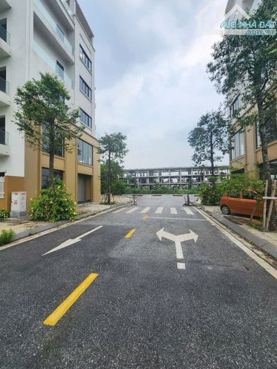 Bán Amdi Việt Đoàn .Tiên Du . dt 71,5m . mt 6.2m. hướng ĐB & ĐN . giá 3 tỷ 950