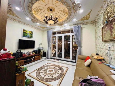 2 Lầu Có Nội Thất Hẽm HTP