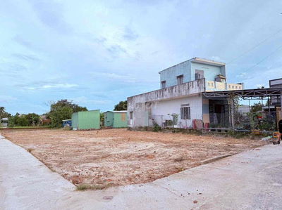 ĐẤT GẦN UỶ BAN HOÀ TIẾN MỚI