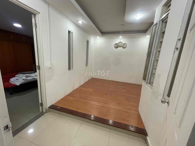 - Giáp Q7 , View công viên, rộng, thoáng. Giá 4,3tr Có 2pn 1wc