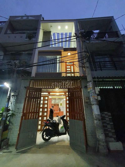 Nhà đúc 3 tấm đường 18B, giáp Gò Xoài. Dt: 4x15