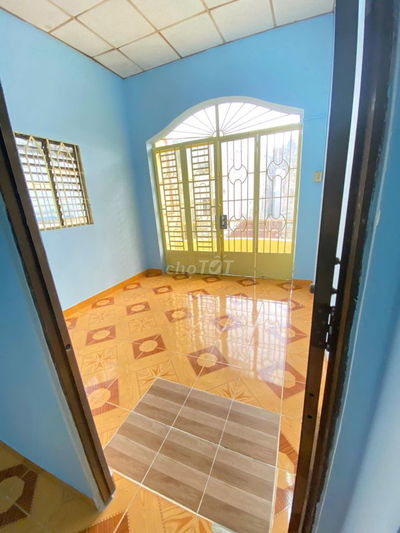 Cho thuê nguyên lầu 1 - 30m2 wc riêng - MT Lý Nam Đế