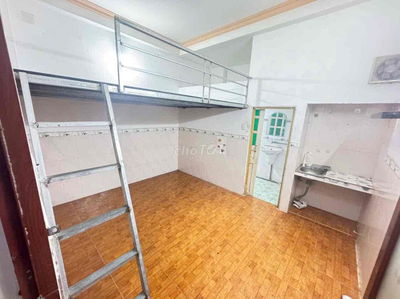 TRỐNG SẴN PHÒNG NGAY SAU LƯNG AEON TÂN PHÚ,FREE XE