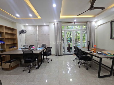 Cho thuê nhà mặt tiền  Nguyễn Minh Hoàng P.12 Q.Tân Bình