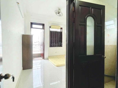 CĂN HỘ MINI BAN CÔNG GẦN CẦU NGUYỄN VĂN CỪ TRUNG TÂM QUẬN 1