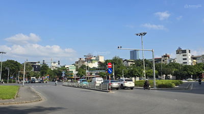 Bán mảnh đất tặng nhà 3 tầng phố Nguyễn Khánh Toàn, Cầu Giấy, cực hiếm, DT 100m2, MT 5m, giá dầu tư