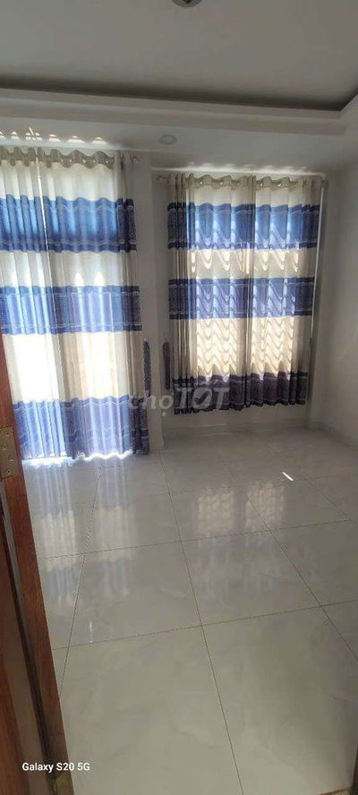 Nhà 4m x 9m, đúc 2 lầu , 4pn,, 3wc , 4 máy lạnh