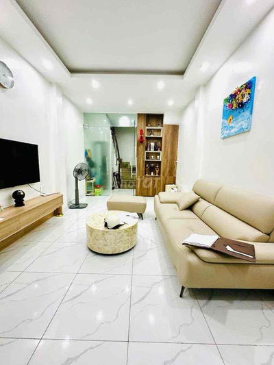 Lạc long quân,6 tầng, thang máy, 20m ra ô tô tránh, phân lô thẳng tắp