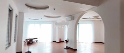 Bán tòa nhà mặt tiền view công viên Phạm Huy Thông