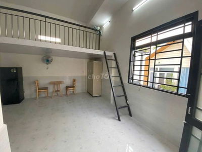 Cho Thuê Phòng Ban Công Gác Cao 2m, Ngay Cầu Tham Lương