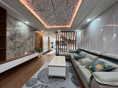 SÁT TRƯỜNG CHINH NGAY NHÀ GA T3 NHÀ ĐẸP - N4,5*D17 - 5 TÂNG 5PN