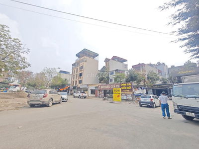 Bán nhà riêng ngõ 3m, 24 tỷ, 193m2, 2 tầng, cách phố 150m