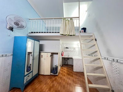 Phòng trọ gác lửng 20m2 - Quận 3, cạnh công viên văn hóa Lê Thị Riêng
