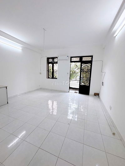 Cho thuê phòng 35m2 ban công Chế Lan Viên Tân Phú