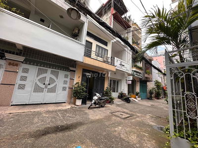 Nhà Đẹp Thoáng Mát Cứng Cáp Xe Hơi Ngay Chợ Bà Chiểu Cho Thuê