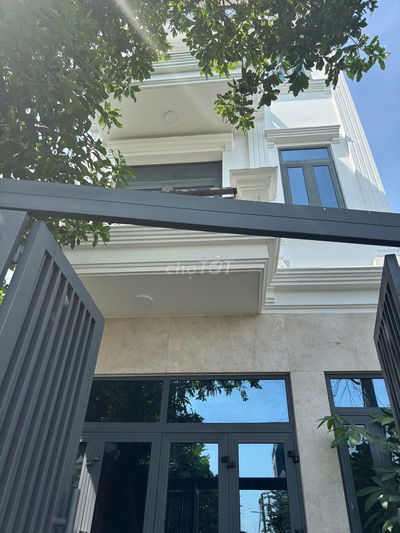 BÁN NHÀ PHỐ ĐẸP ĐANG CHO THUÊ LÀM VP