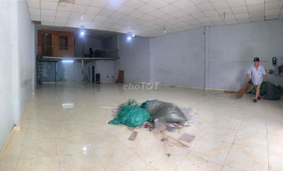 nhà xưởng cho thuê nền lót gạch sạch sẽ có gác lửng giá 14tr/th