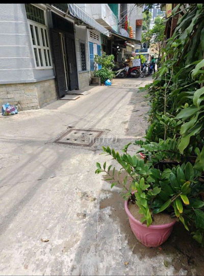 Cho thuê nhà nguyên căn hẻm xe hơi Bến Vân Đồn