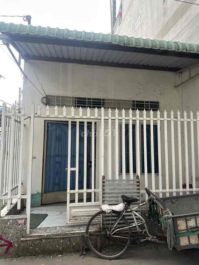 Nhà gốc 3 mặt tiền