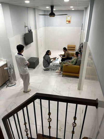 nhà NC 2PN Bến Vân Đồn gần Khánh Hội cầu Camettle đh Ng Tất Thành