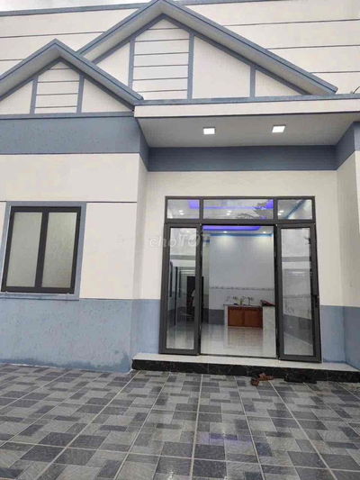 em bán căn nhà mới giá rẻ. đã có sẵn sổ. gần quốc lộ 13