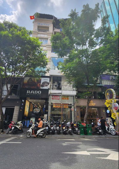 MB SPA - Tiệm nail số 39 Đồng Khởi, Q1. DT: 4x20m, Kc: trệt 5 lầu TM