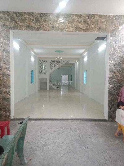 CHO THUÊ NHÀ 5x40 - 1TRỆT 1LẦU - 13TRIỆU - TRỐNG SUỐT - PHÒNG LỚN