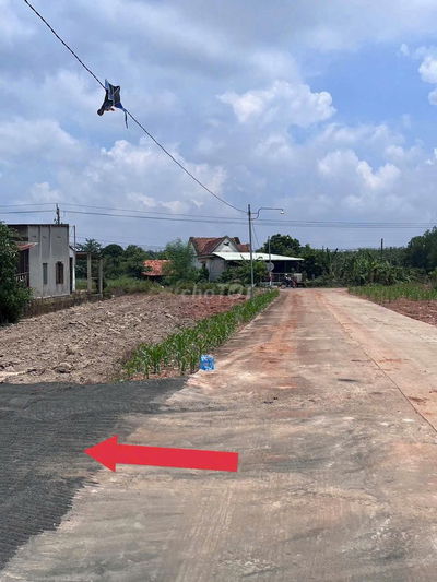 Đất kế chợ, sẵn thổ cư, sổ sẵn giá 300r