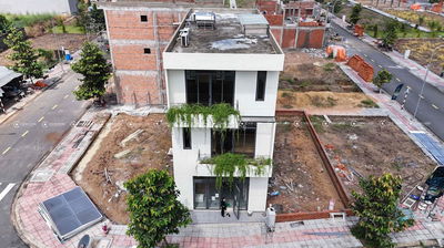 Bán gấp nhà phố mới xây 1 trệt 2 lầu sổ sẳn có tặng kèm sân vườn