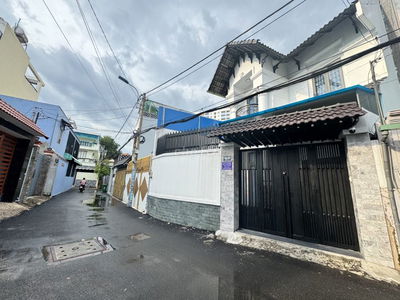 Nhà nhà ngay đại học cảnh sát Linh Tây tặng nội thất 2.79ty,dt50.1m2