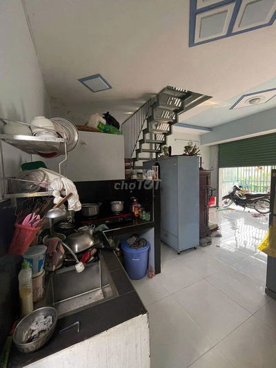 chính chủ cần bán gấp nhà 100m2 gần KCN Đức Hòa, SHR, giá 1,8 tỷ