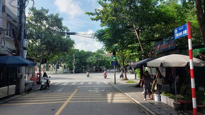 Trung tâm phố Thanh Am, đất 35m2-6.85 tỷ, lô góc, ô tô,10m ra mặt phố