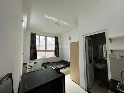 Cho Thuê Căn Hộ Studio Cửa Sổ Lớn Full NT Ngay Trường Sa Quận 3