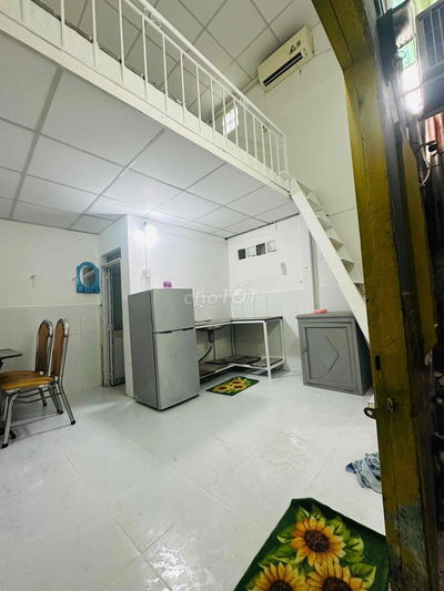 chính chủ.máy lạnh, tủ lạnh.ngay trệt.gác đúc, bếp toilet lối đi riêng