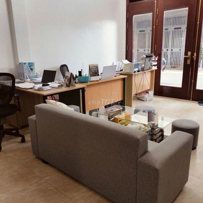 Cho thuê Gấp giá rẻ MBKD phố Trần Quốc Hoàn Q Cầu Giấy DT 52m2