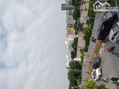 Bán Đất Tổ 8 Thạch Bàn Sát Hồ Lớn Nhất Long Biên DT.40m mặt Tiền 3.6 Giá 5.28 Tỷ