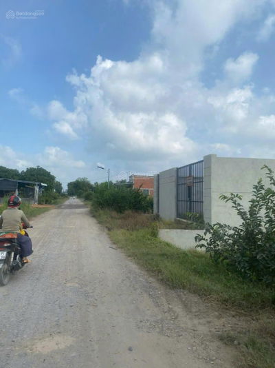 Chính chủ bán lô đất thổ cư 200m², mặt tiền 10m, Đức Hòa, Long An | Có lối vào từ đường mòn HCM