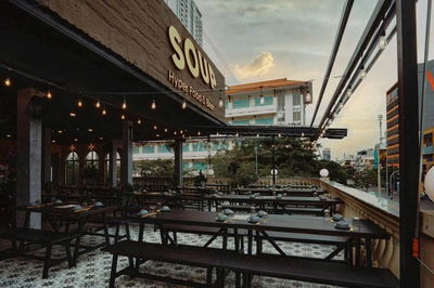 CHO THUÊ NHÀ GÓC 2MT CÔ BẮC Q1, DT TRỆT 4x15M NH 10M, LẦU 1: 20x30M