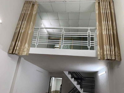 giá : 4,6 tỷ  186/18 Nguyễn Sơn ngay chợ  Dt 4,7x16m lửng