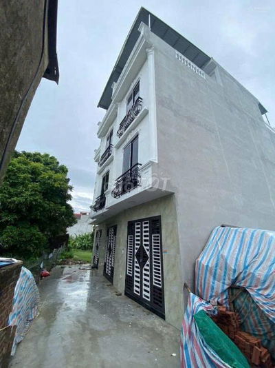 Nhà 3.3 tỷ  ĐH Thể Dục Thể Thao, 4 tầng (43m2) gân ô tô đi