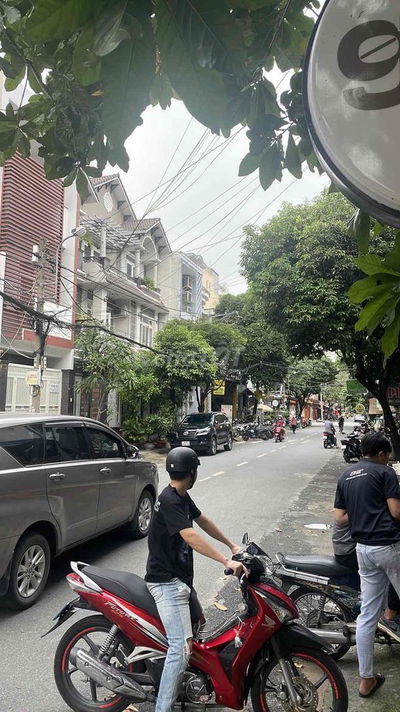 Bán toà nhà căn hộ dịch vụ ngay nhà ga T3-Hoàng Hoa Thám-Cộng Hoà.