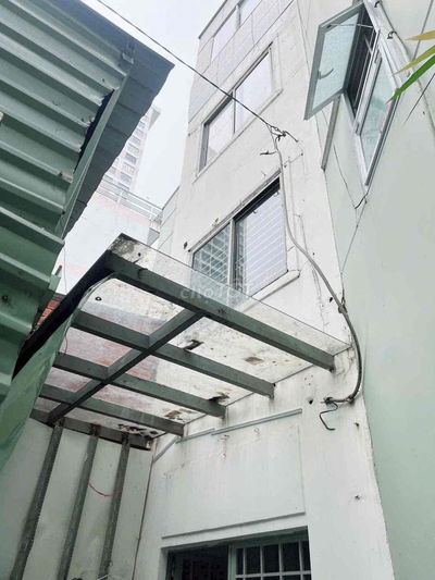 - Nhà 5 tầng - Bến Vân Đồn - Hẻm 4m - 5pn - Phường 6 Q4.