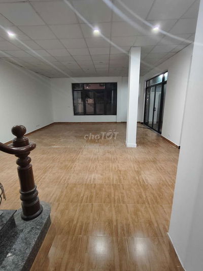 SIÊU PHẨM CHO THUÊ TẠI PHẠM VĂN ĐỒNG 120M2- 5 TẦNG