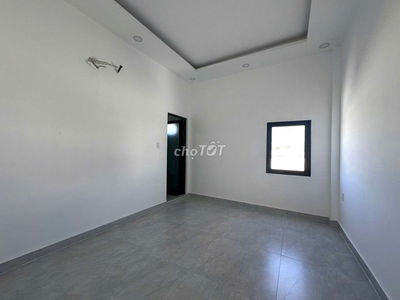 - Chính chủ cần bán nhà hưng long,sẵn nội thất