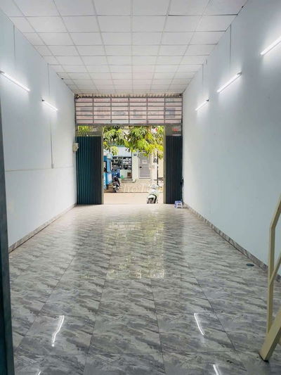 Nhà mặt tiền đường Lê Thị chợ DT: 4,3x16m