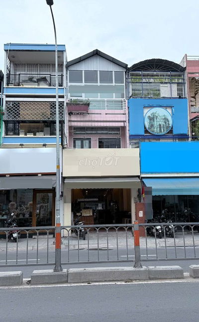 Mặt Tiền Phan Văn Trị 4,5mx18m 2 lầu giá 33 triệu.