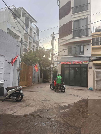 Nhà cấp 4 4pn kinh doanh ở đông người xe hơi ngay nhà