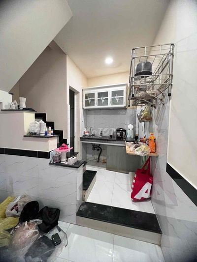 nhà có máy lạnh gần hàng xanh